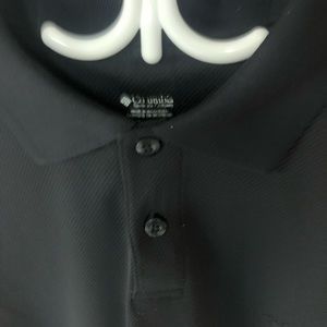 Columbia Men’s black long sleeve shirt with collar.